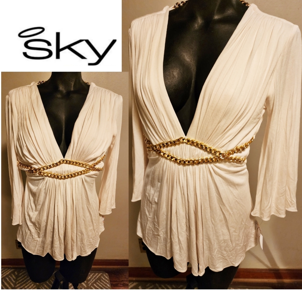 Sky white top. Gold chain accent.  Sz Sm